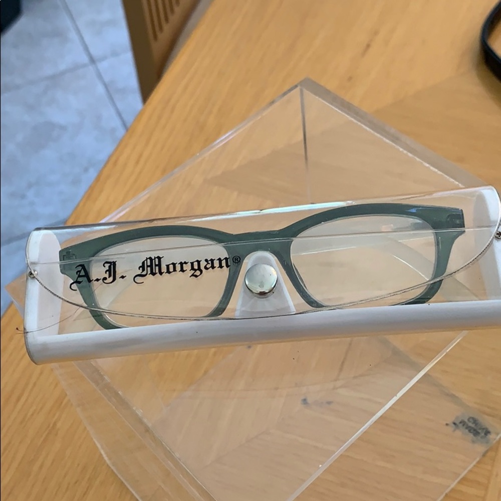 +2.5 reading glasses